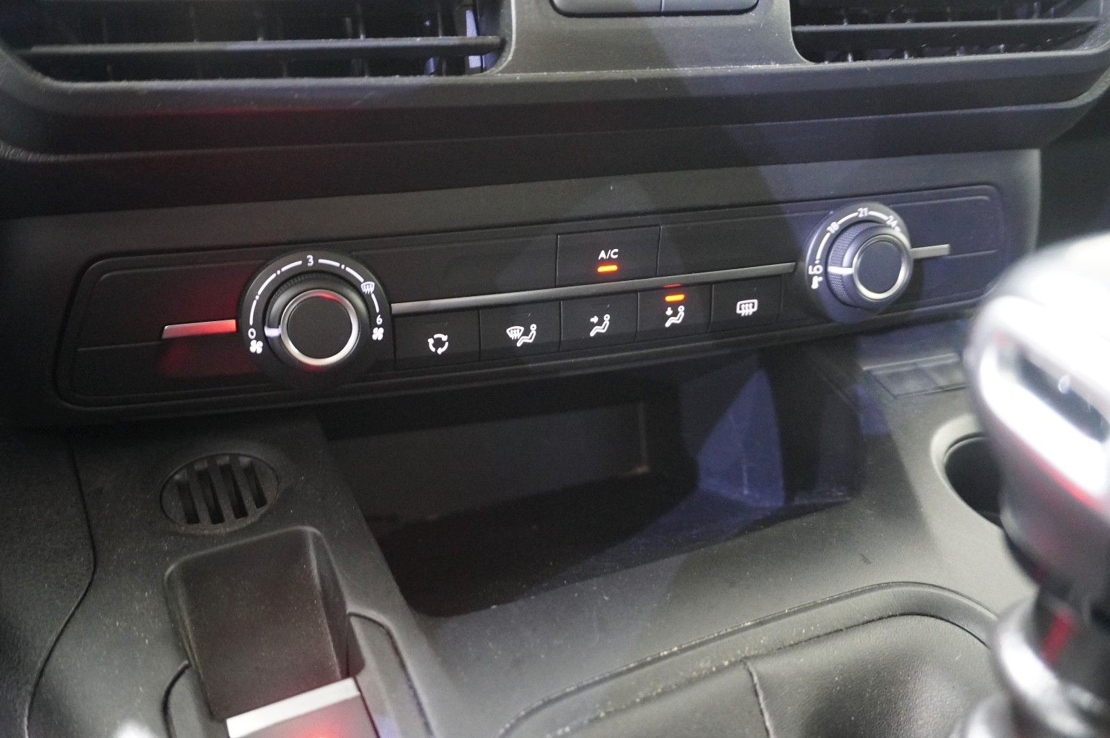 Fahrzeugabbildung Opel Combo Life 1.5D ELEGANCE NAVI/LED/KAMERA/SH/AHK