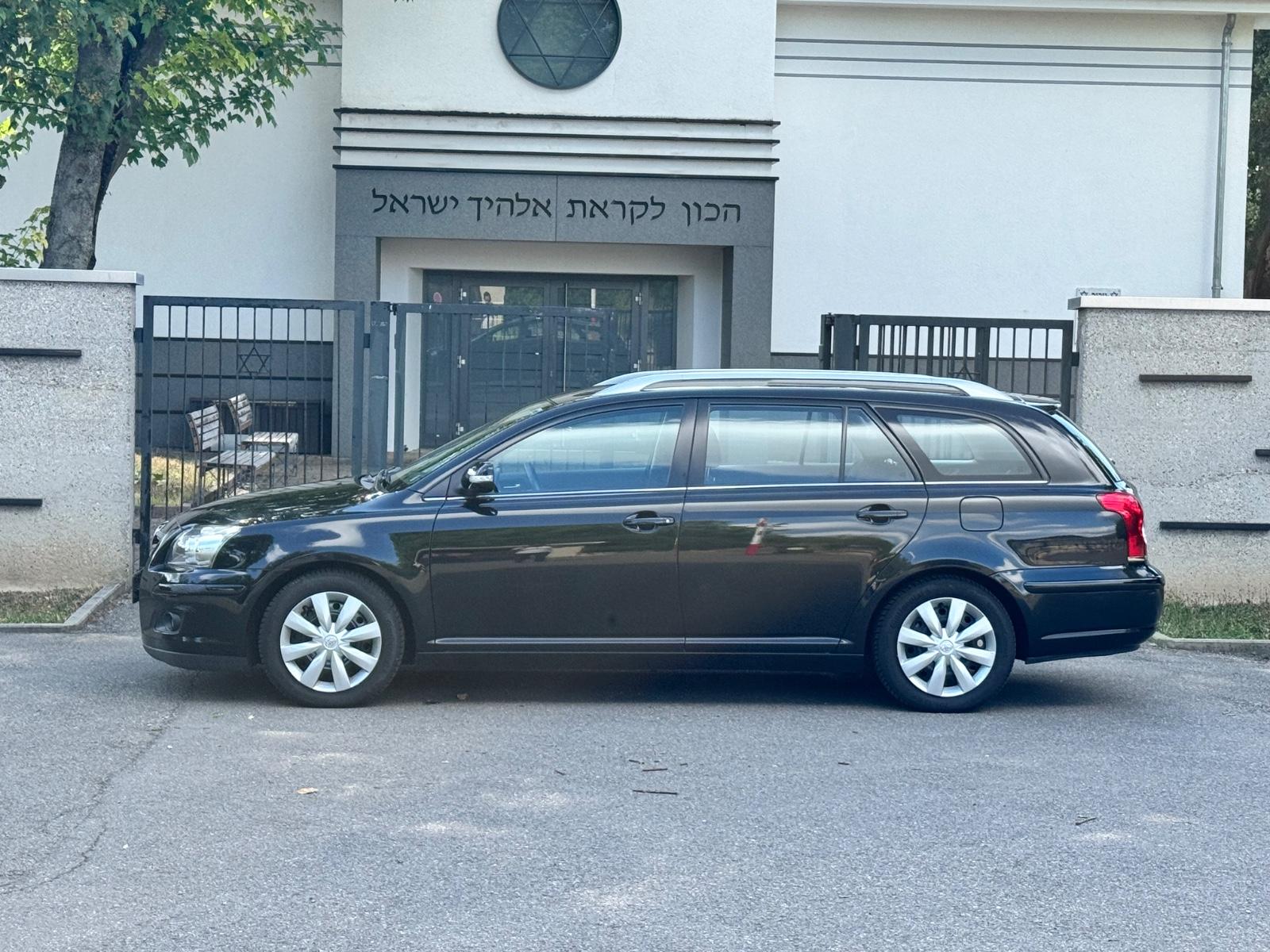 Toyota Avensis 2008 — rear view