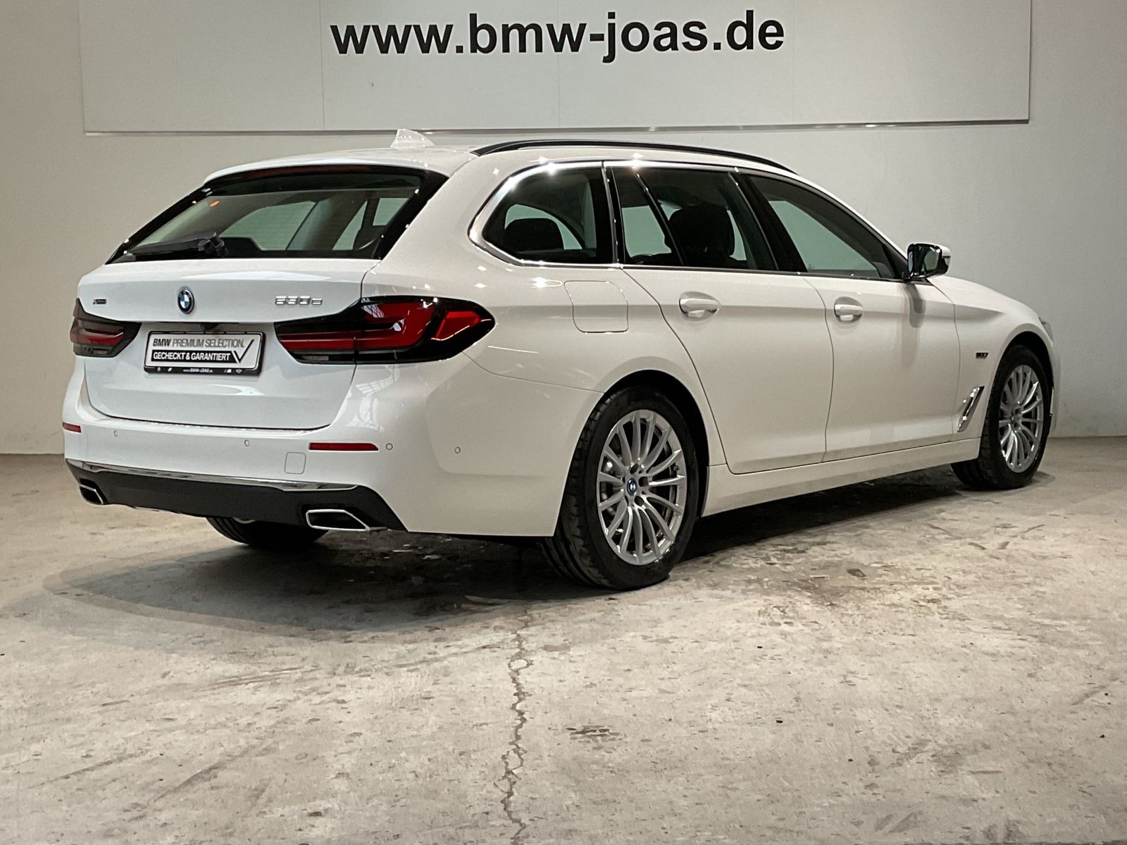 Fahrzeugabbildung BMW 530e xDrive Head-Up HiFi DAB WLAN AHK