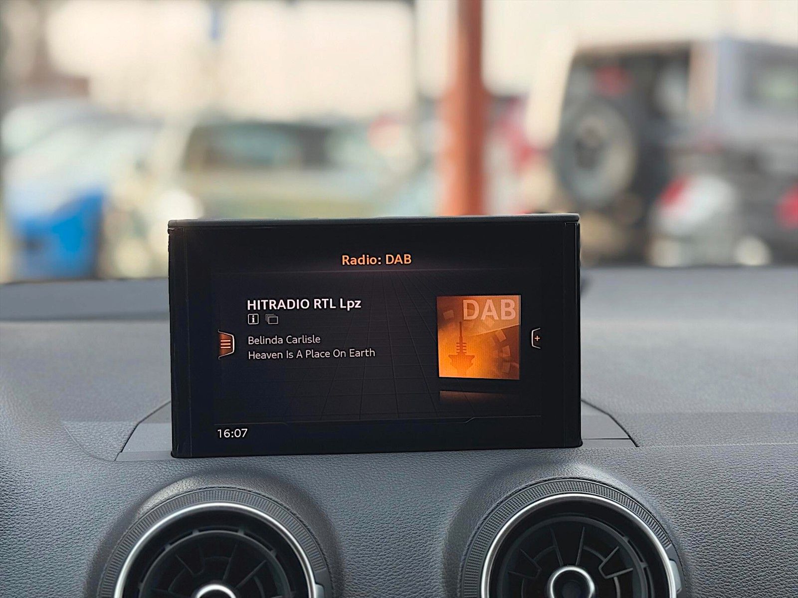 Fahrzeugabbildung Audi Q2 30 TDI Sport *MMI Plus*DAB*EURO 6d*1.Hand*