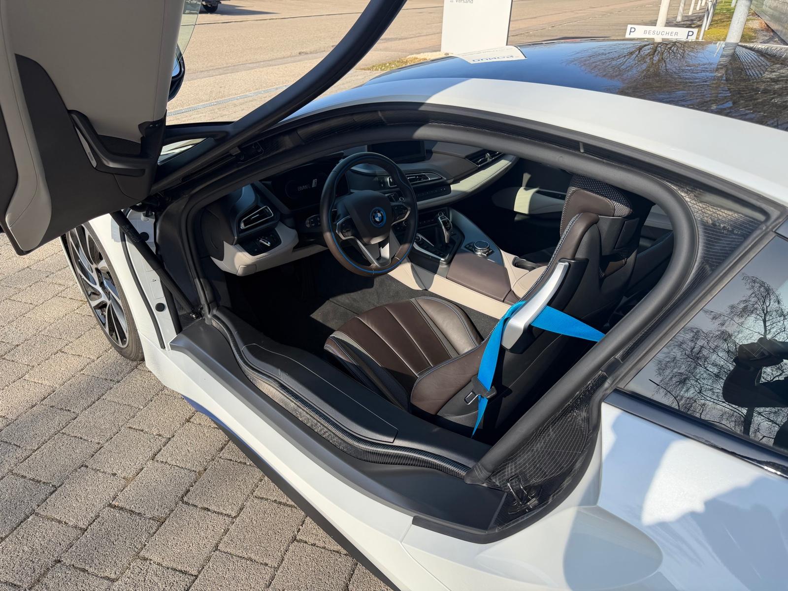 BMW i8 Coupe Navi Head-Up. 2.Hd.