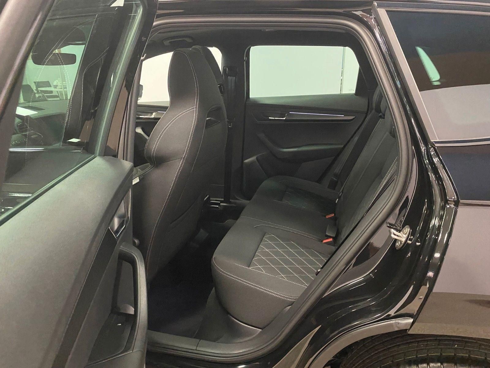 Fahrzeugabbildung SKODA Karoq 1.5 TSI DSG Sportline+AHK+ACC+NAVI+MATRIX