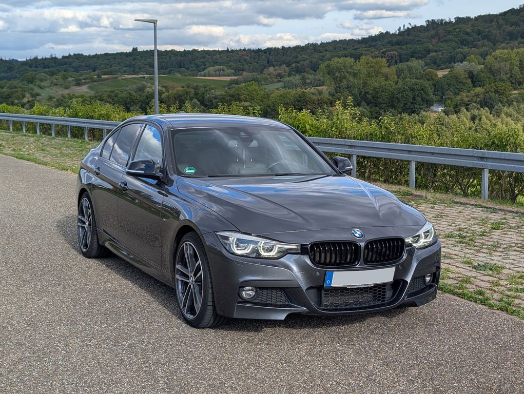 Image of BMW 330