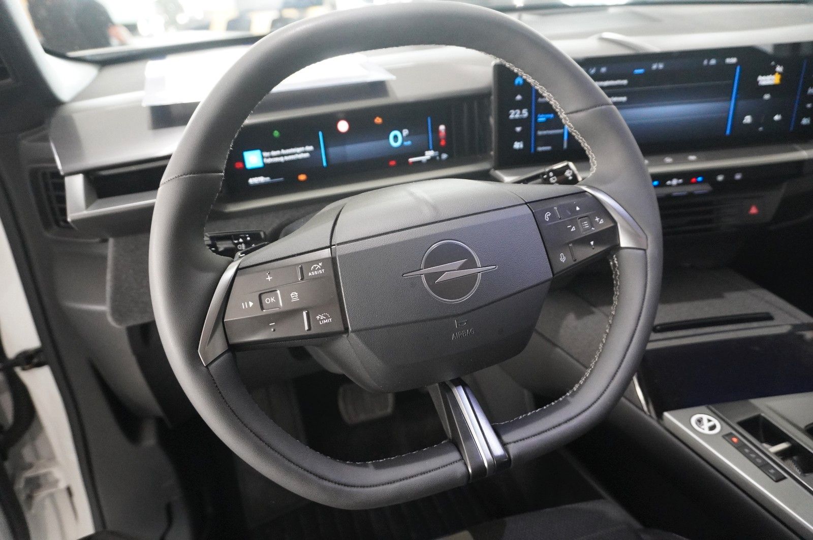 Fahrzeugabbildung Opel Grandland 1.2 48V HYBRID EDIT. NAVI/LED/KAMERA