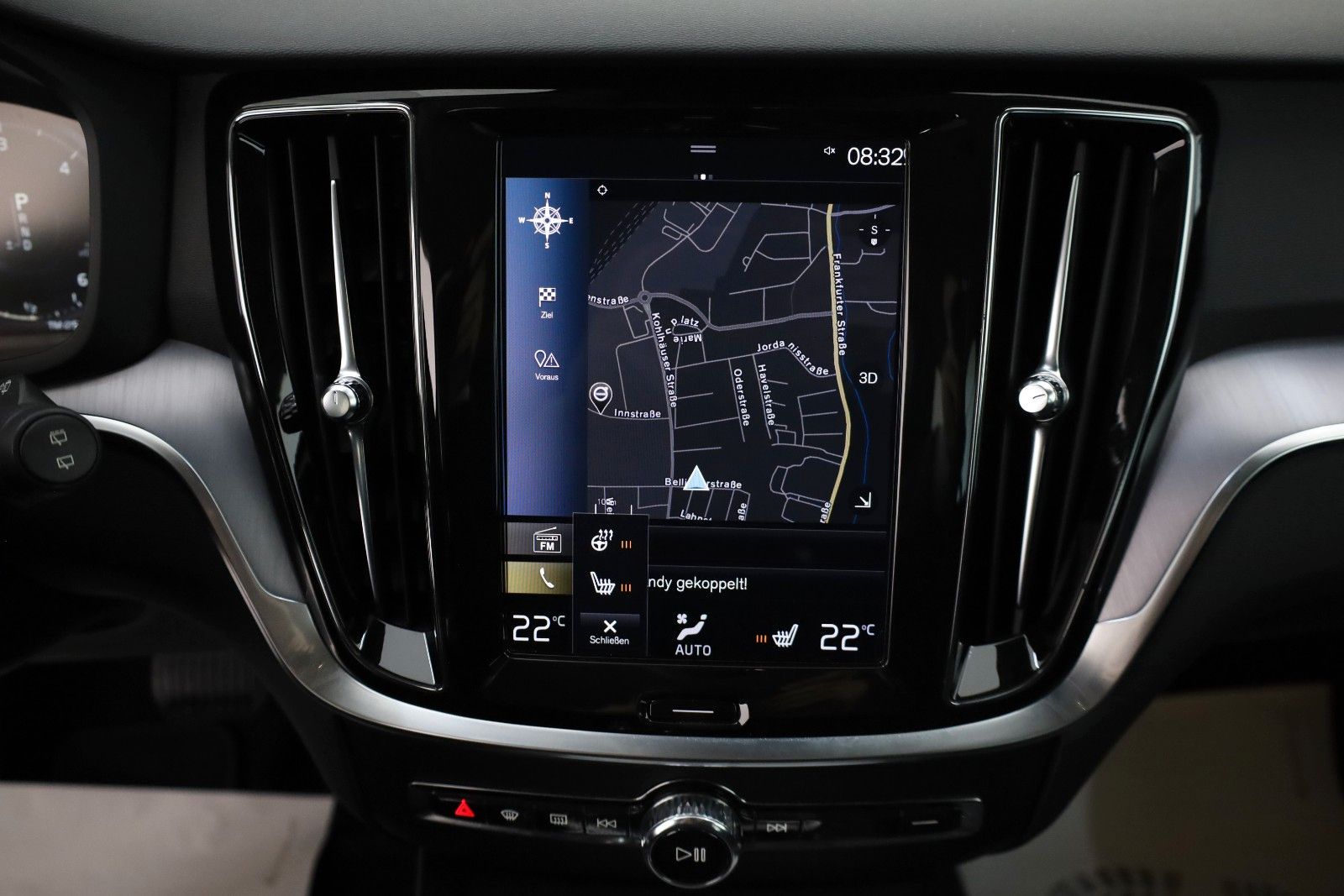 Fahrzeugabbildung Volvo V60 Momentum Leder,Navi,LED,ACC,Kamera,SH,SR+WR