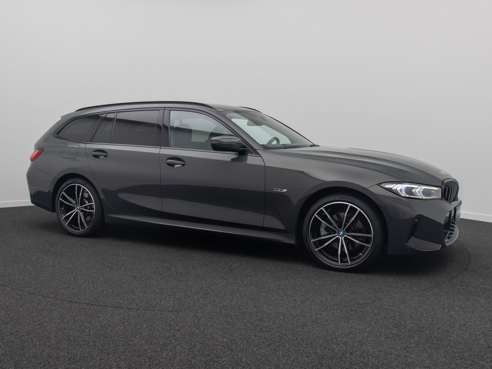 Fahrzeugabbildung BMW 330e xD MSport Kamera HUD DAB AHK Komfort 19Zoll