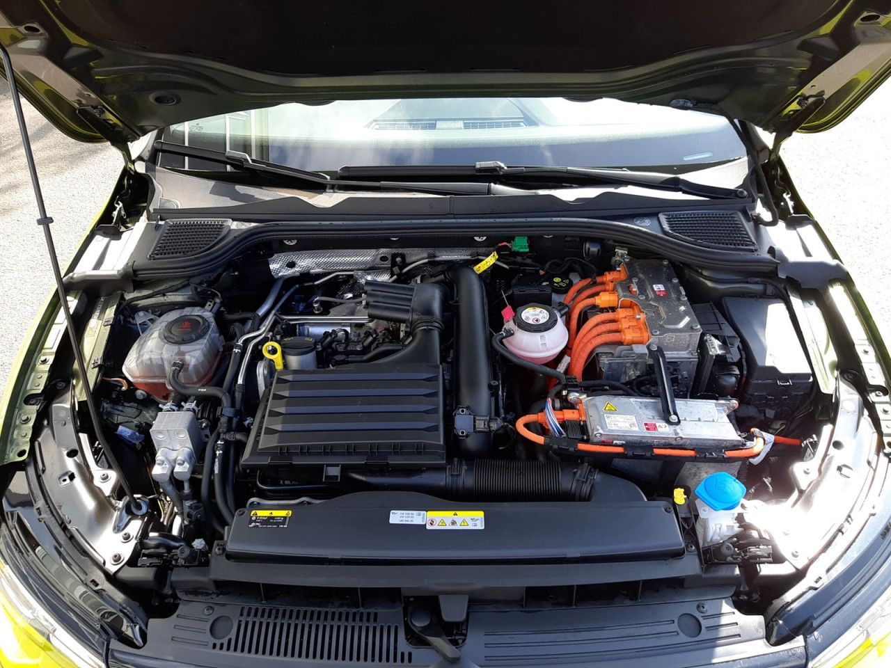 Fahrzeugabbildung Volkswagen Golf GTE 1.4 eHybrid OPF 110 kW 6-Gang-DSG GW