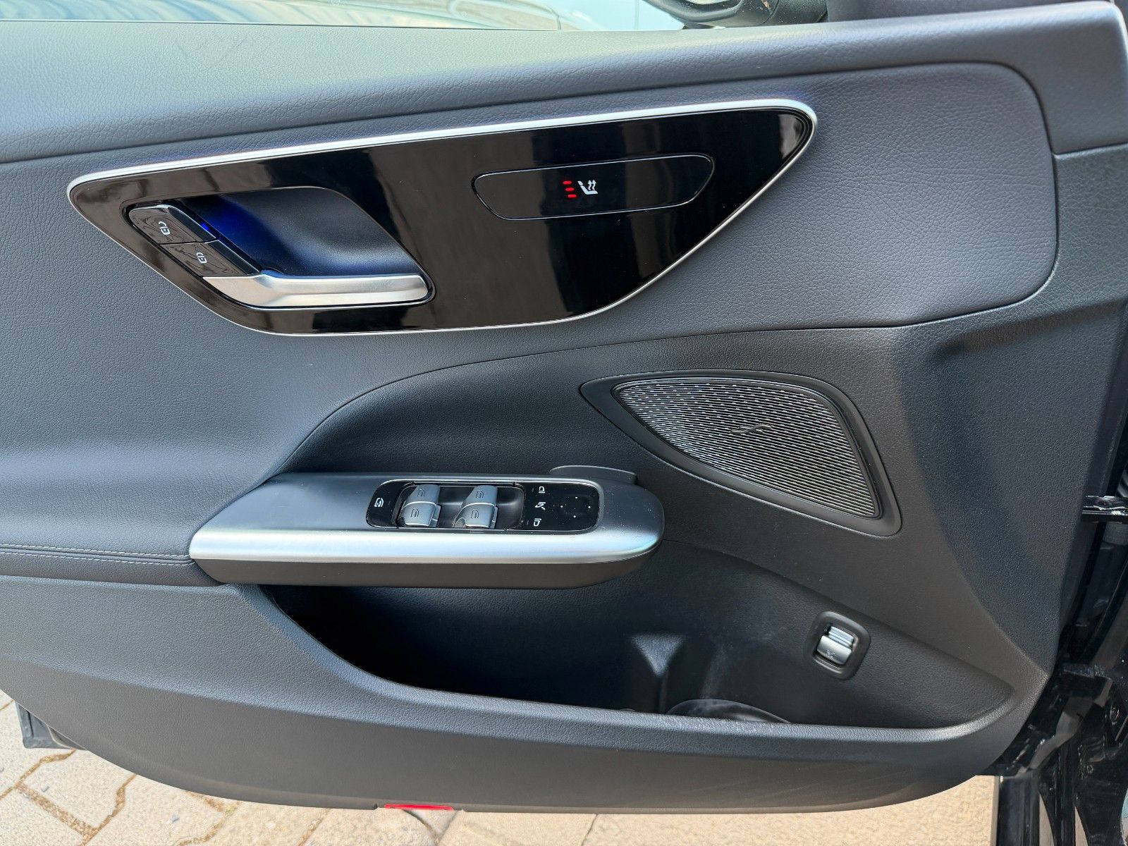 Fahrzeugabbildung Mercedes-Benz C 200d T Avantgarde+AHK+Ambiente+RKamera+MBUX+