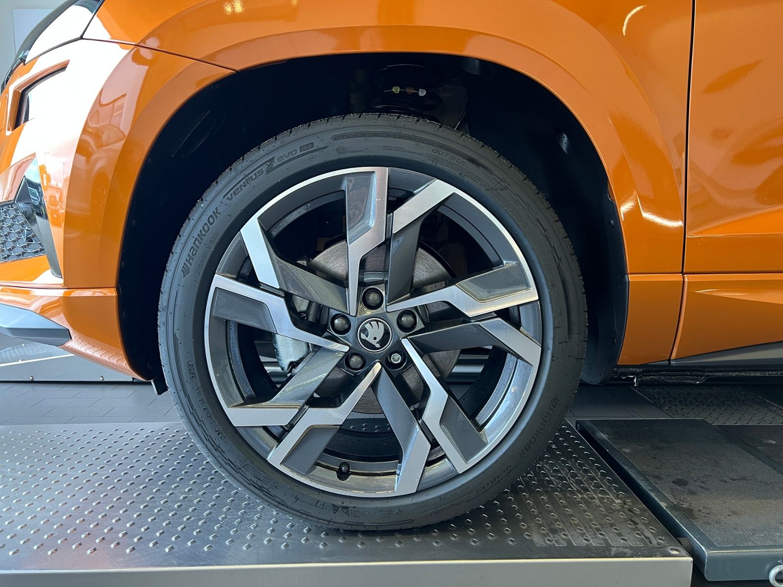 Fahrzeugabbildung SKODA Karoq Sportline 2.0 TSI 4x4 DSG *Panorama, AHK,