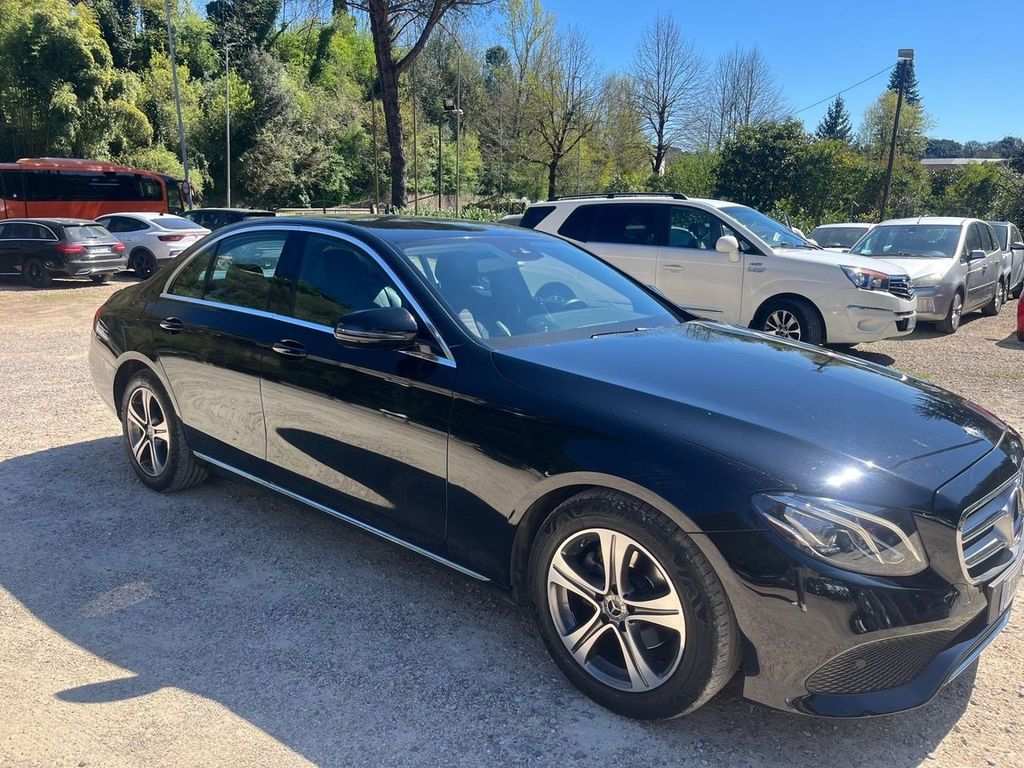 Image of Mercedes-Benz E 220