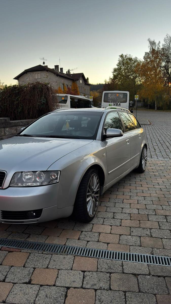 Audi A4 2004 — rear view