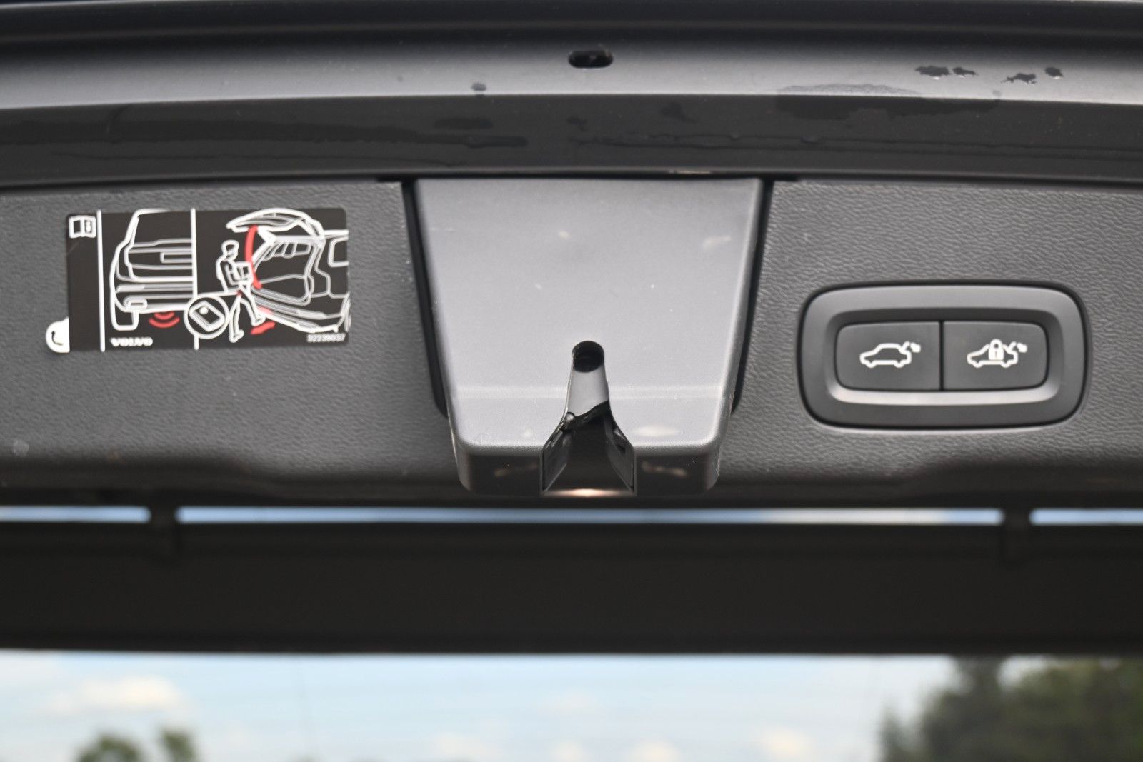 Fahrzeugabbildung Volvo XC60 B5D AWD R-Design*LED*PANO*STHZ*LUFT*B&W*AHK