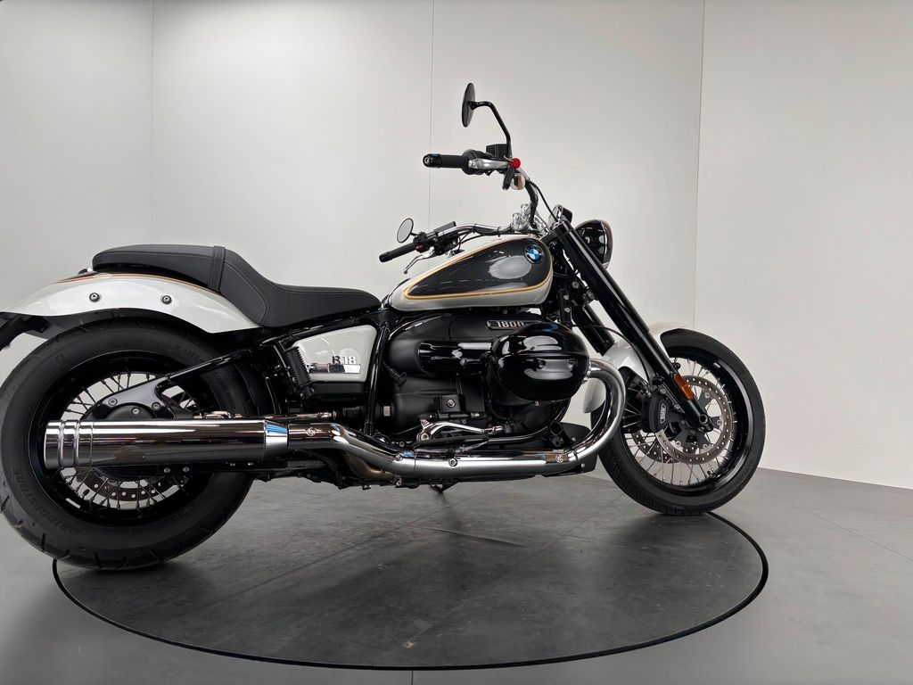 Fahrzeugabbildung BMW R18 *JEKILL&HYDE-AUSPUFF *BEACHBAR-LENKER