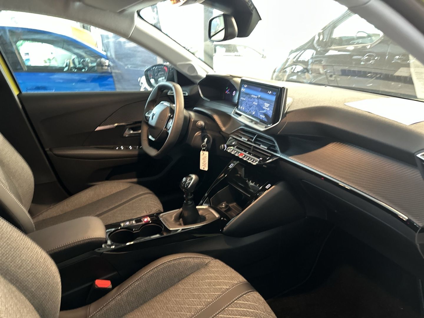 Fahrzeugabbildung Peugeot 208 Allure 1.2 PureTech 100 Navi 360 Kamera