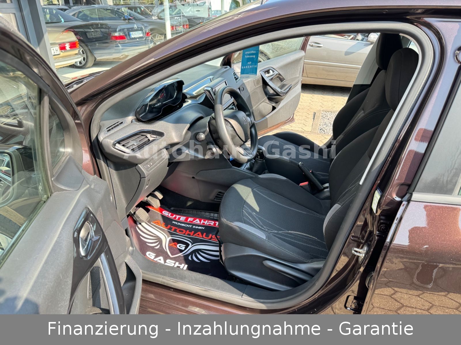 Fahrzeugabbildung Peugeot 208* 2.HD*Klima*Tempomat*PDC*Allwetter-Reifen