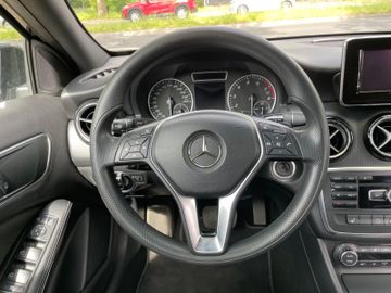 Fahrzeugabbildung Mercedes-Benz A 180  BlueEfficiency*Tempomat*Bluetooth*Klima*