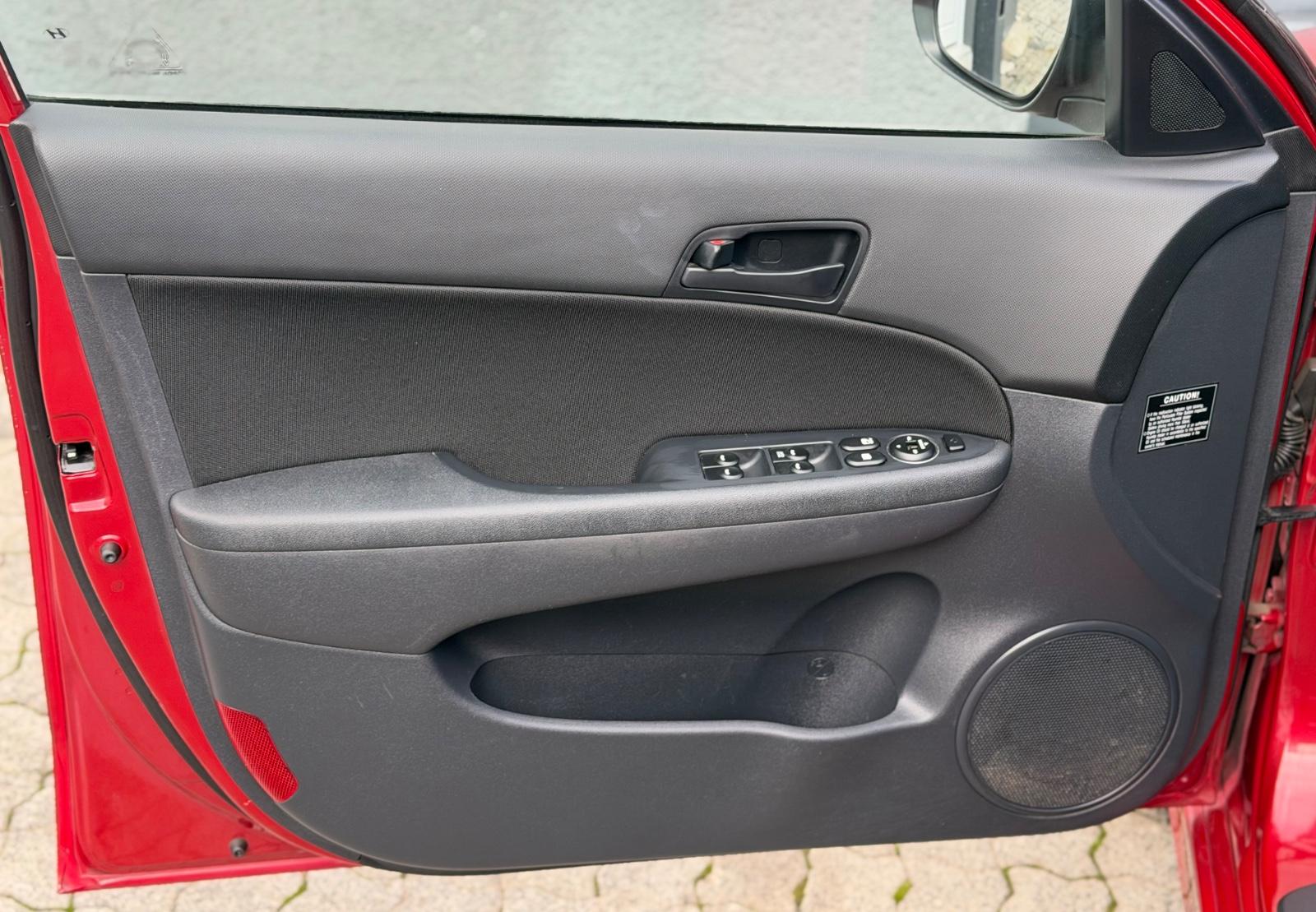Hyundai i30 2011 — photo 12