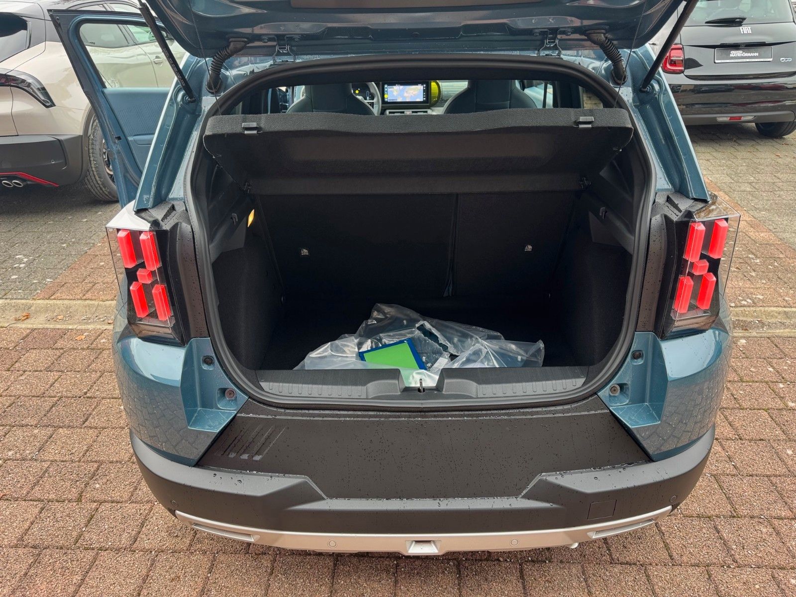 Fahrzeugabbildung Fiat Grande Panda 1.2 Hybrid eDCT Icon Navi Sitzhzg.