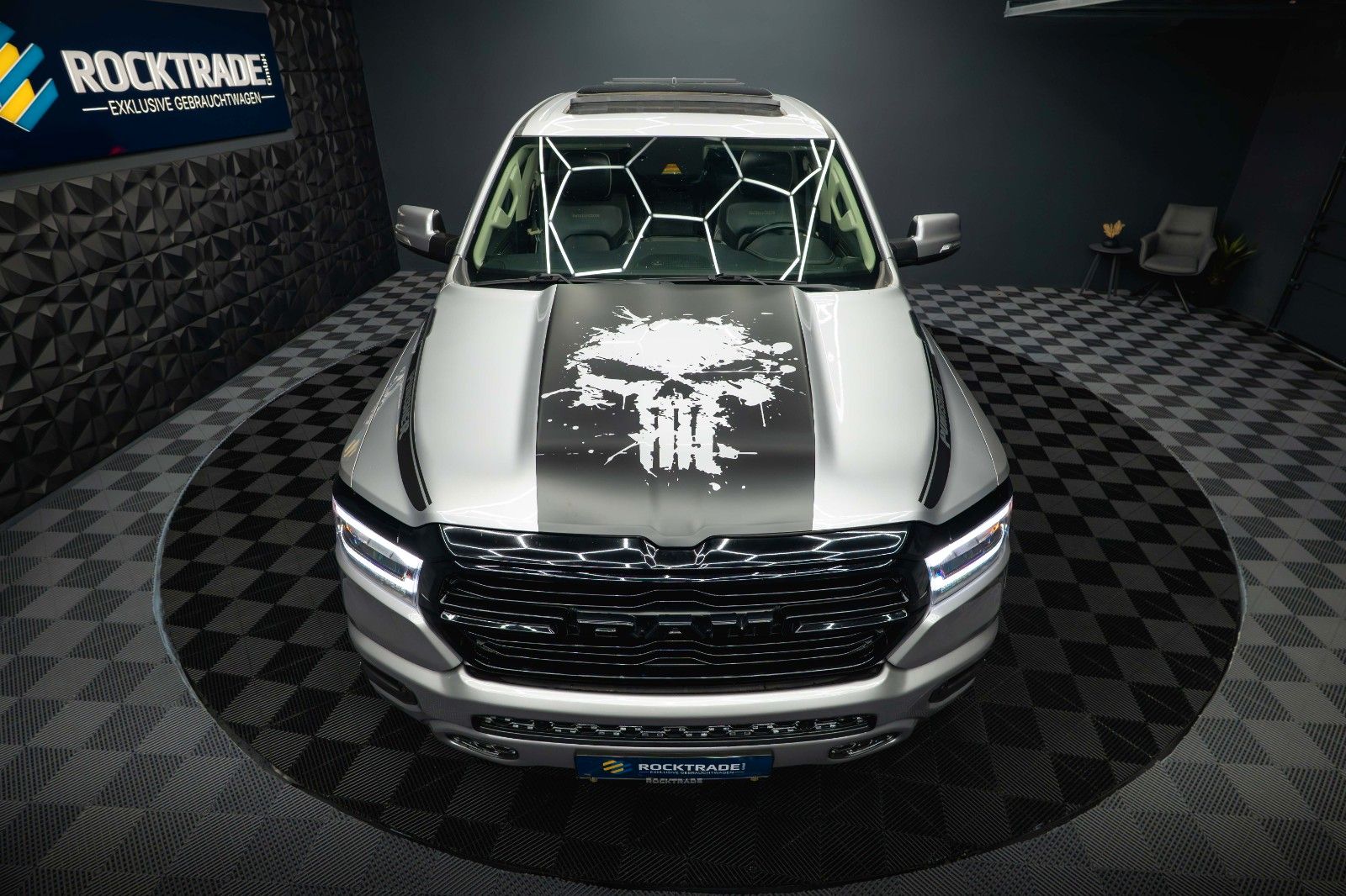 Fahrzeugabbildung Dodge RAM 5.7 V8 HEMI 4x4 LARAMIE PUNISHER *Pano*LED*