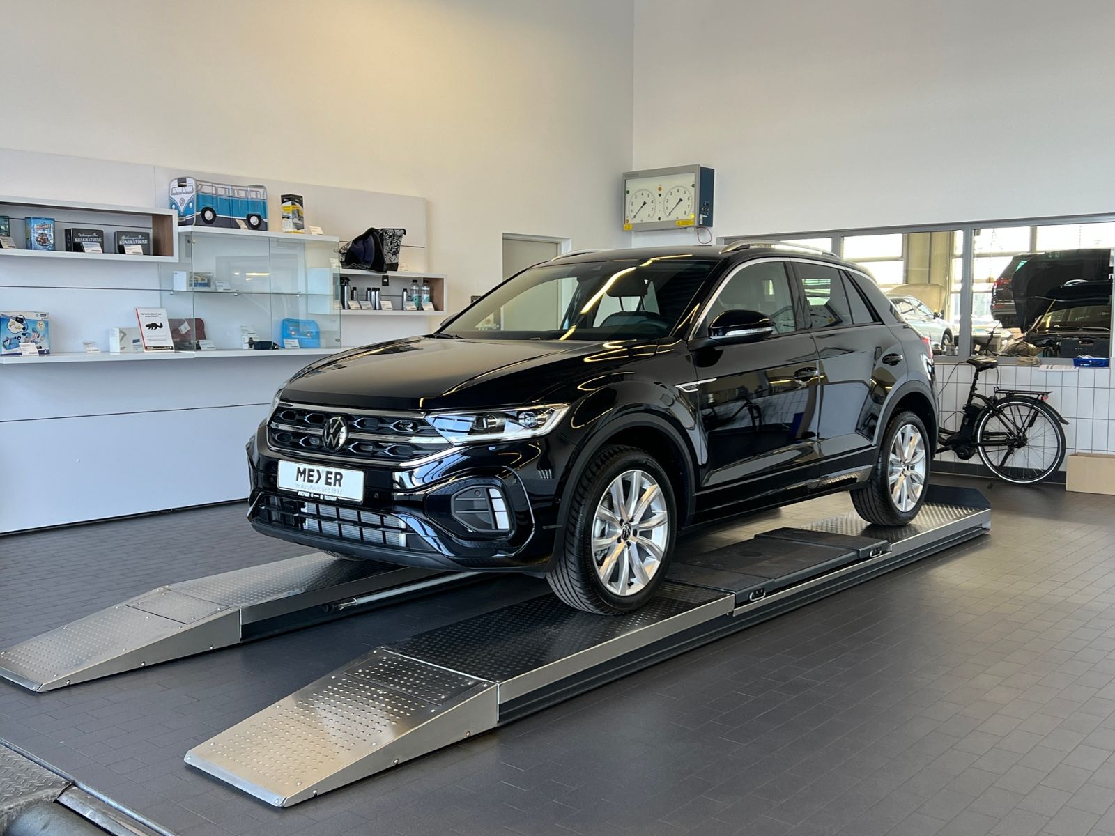 Fahrzeugabbildung Volkswagen T-Roc R-Line 1.5 TSI DSG *LED, Easy Open, 18"-LM
