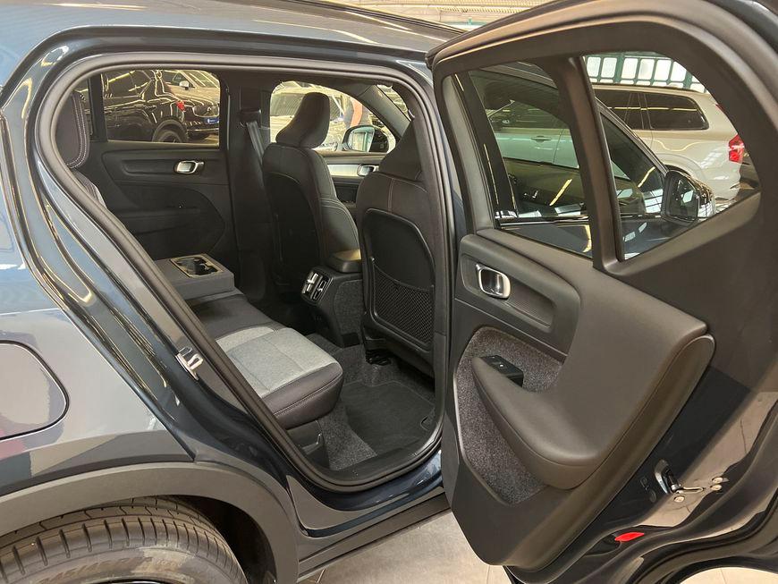 Volvo XC40 B3 Plus Black-Edition DKG 360° Pixel-LED Al