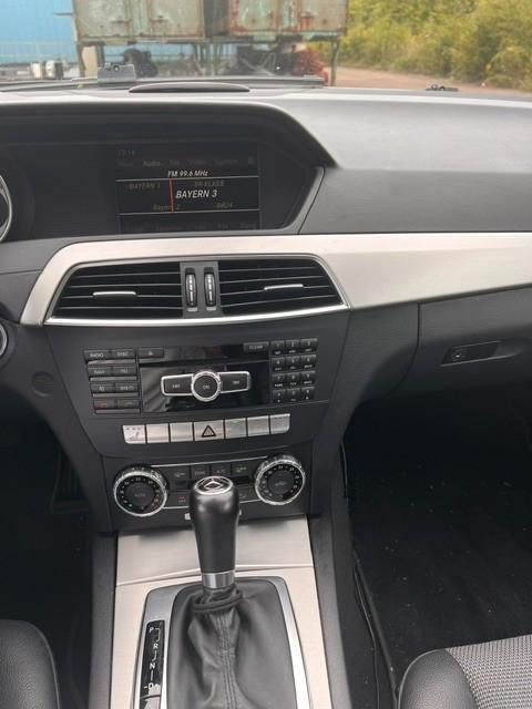 Mercedes-Benz C220 2011 — вигляд ззаду