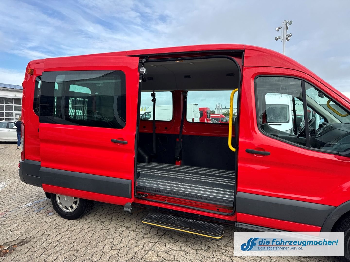 Fahrzeugabbildung Ford Transit Kombi 350 L3 Trend 2.0 TDCi DPF *6173 *K