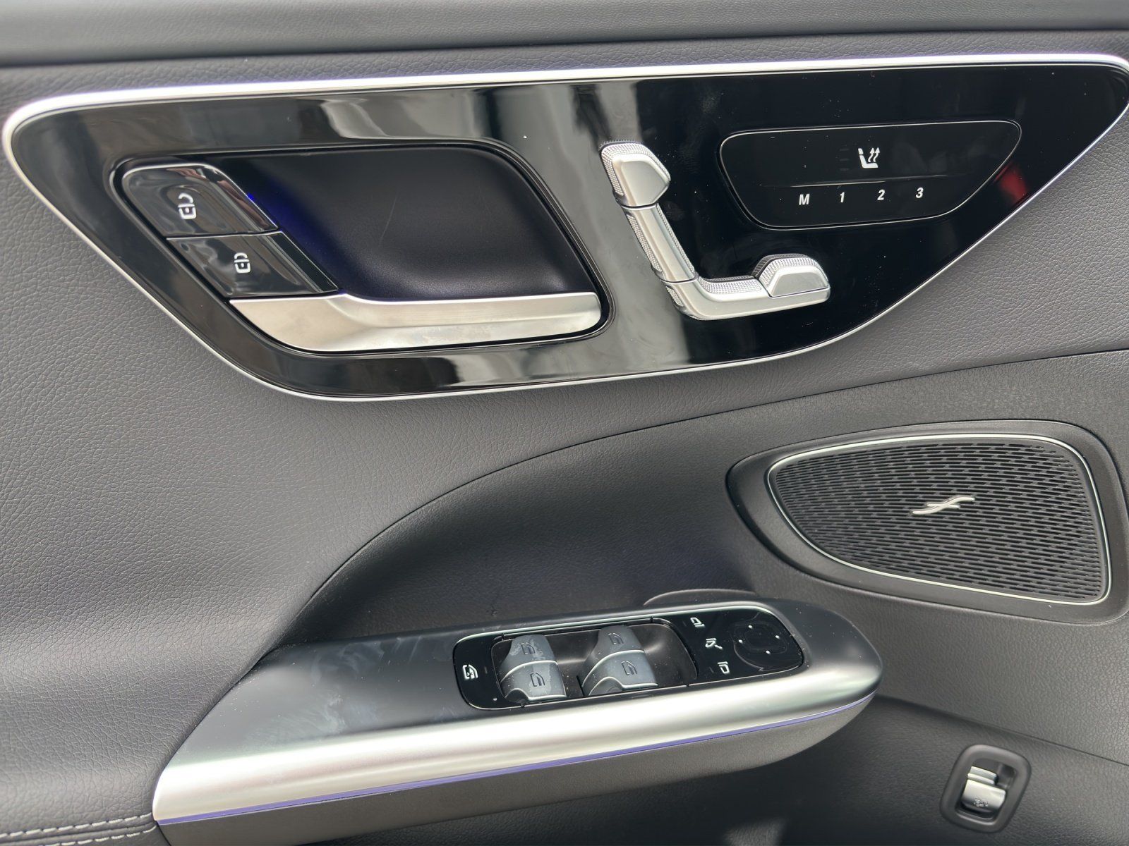 Fahrzeugabbildung Mercedes-Benz C 220 d T AMG Memory AHK DigLight 360° KeyGo