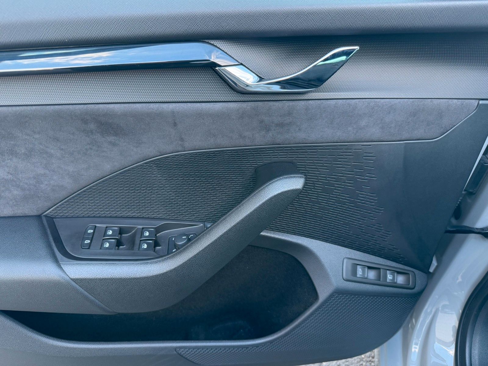Fahrzeugabbildung SKODA Octavia 1.4 TSI iV RS HUD+R-Kamera+