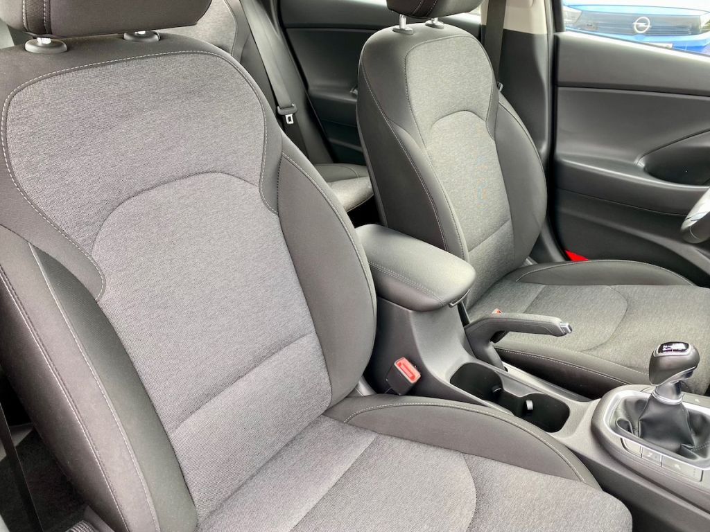 Fahrzeugabbildung Hyundai i30 1.0 AAC SHZ ALLWETTER ALU CARPLAY KAMERA