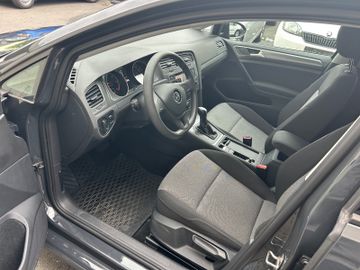 Volkswagen Golf - 10