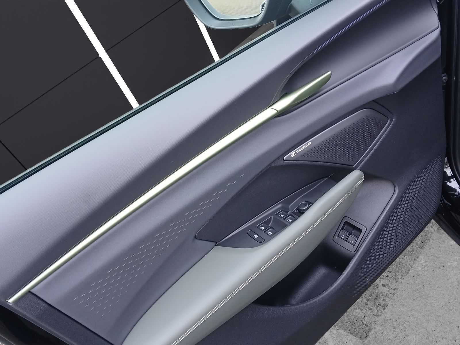 Fahrzeugabbildung CUPRA Terramar VZ e-Hybrid Tribe Matrix Sennh.AHK