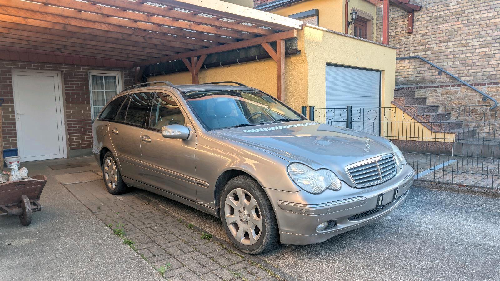 Mercedes-Benz C180 2004 — rear view