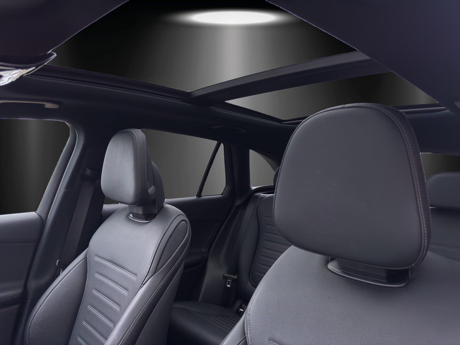 Fahrzeugabbildung Mercedes-Benz GLC 400 e 4MATIC+AMG-Line+AIRMATIC+AHK+DISTRONIC