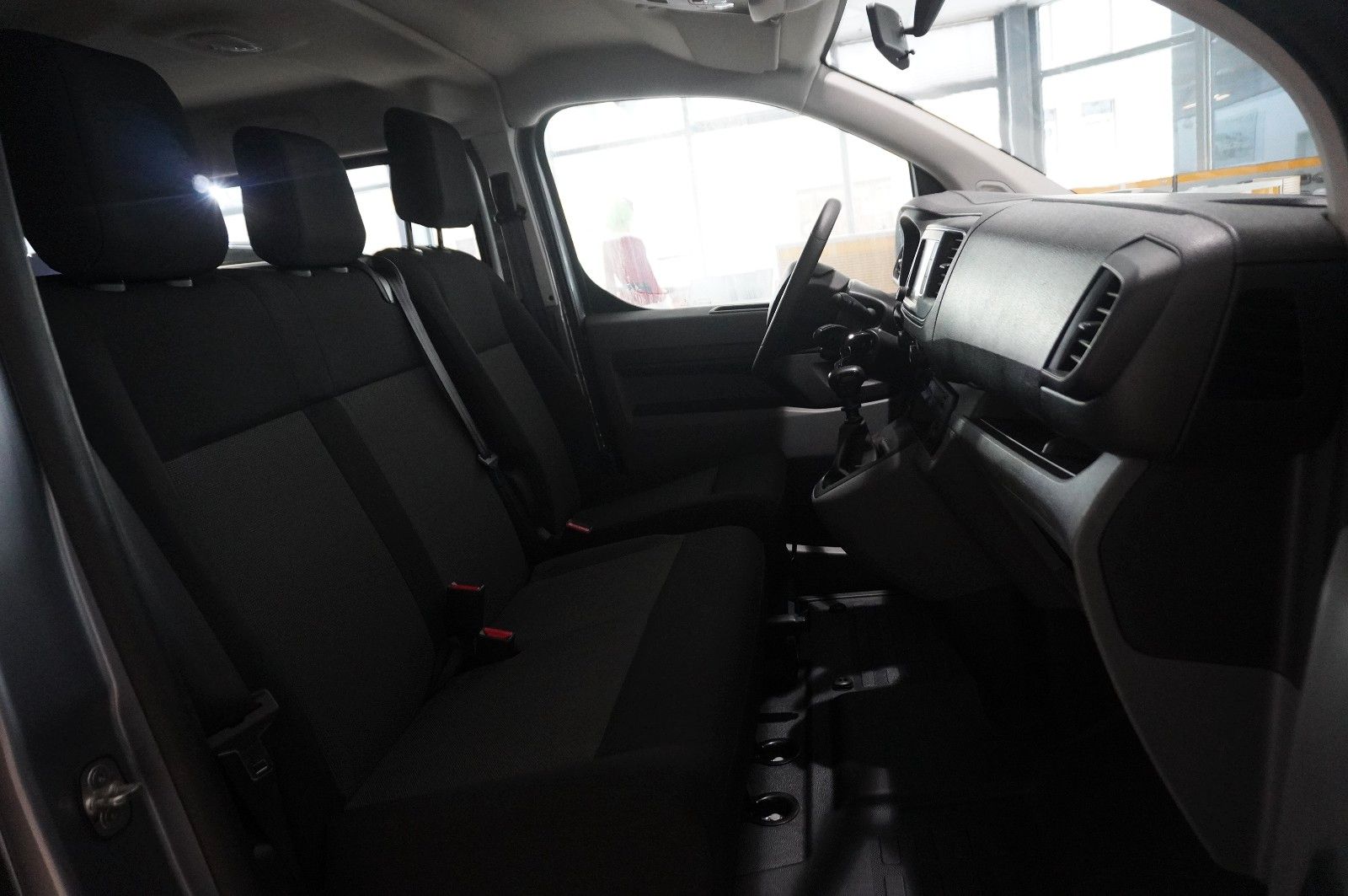 Fahrzeugabbildung Opel Vivaro C Kombi 2.0D "L" 9-SITZER NAVI/TEMP./DAB+