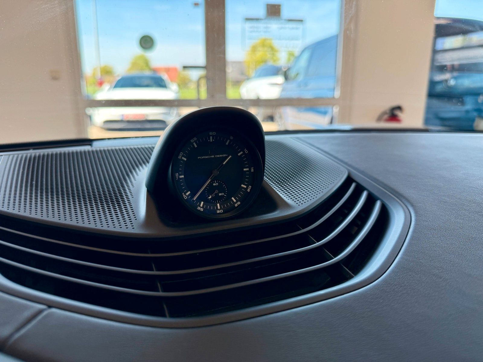Fahrzeugabbildung Porsche Taycan GTS Panorama/HeadUP/Hinterachlenkung
