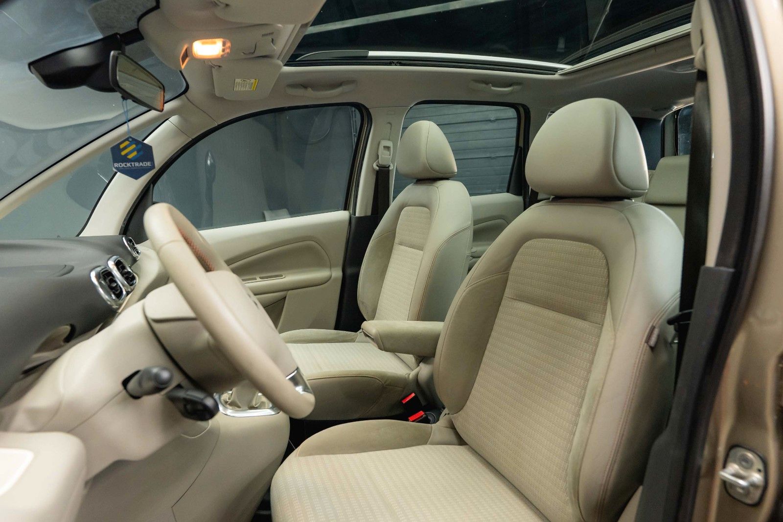 Fahrzeugabbildung Citroën C3 Picasso Exclusive Black Paket *1.Hand*Pano*