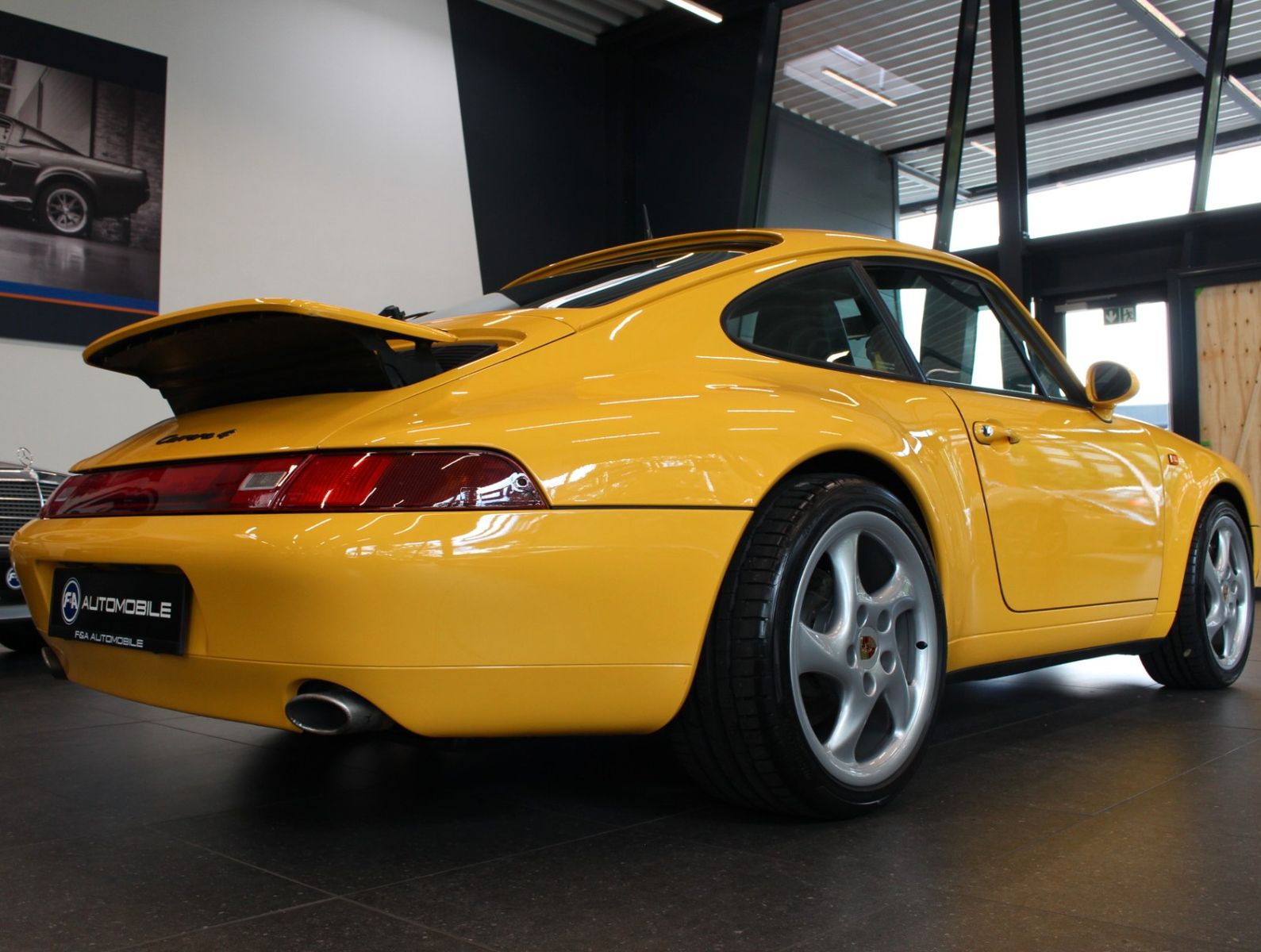 Fahrzeugabbildung Porsche 993 Carrera 4  1. Hand + Sammler + Lückenlos PZ
