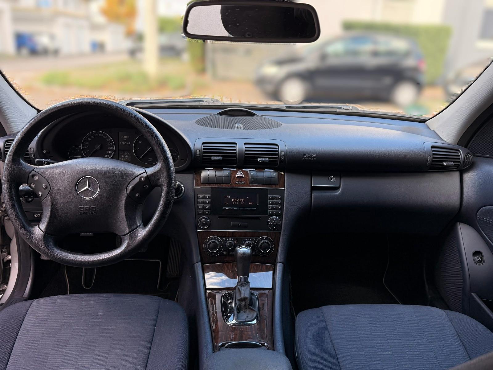 Mercedes-Benz C230 2006 — photo 7