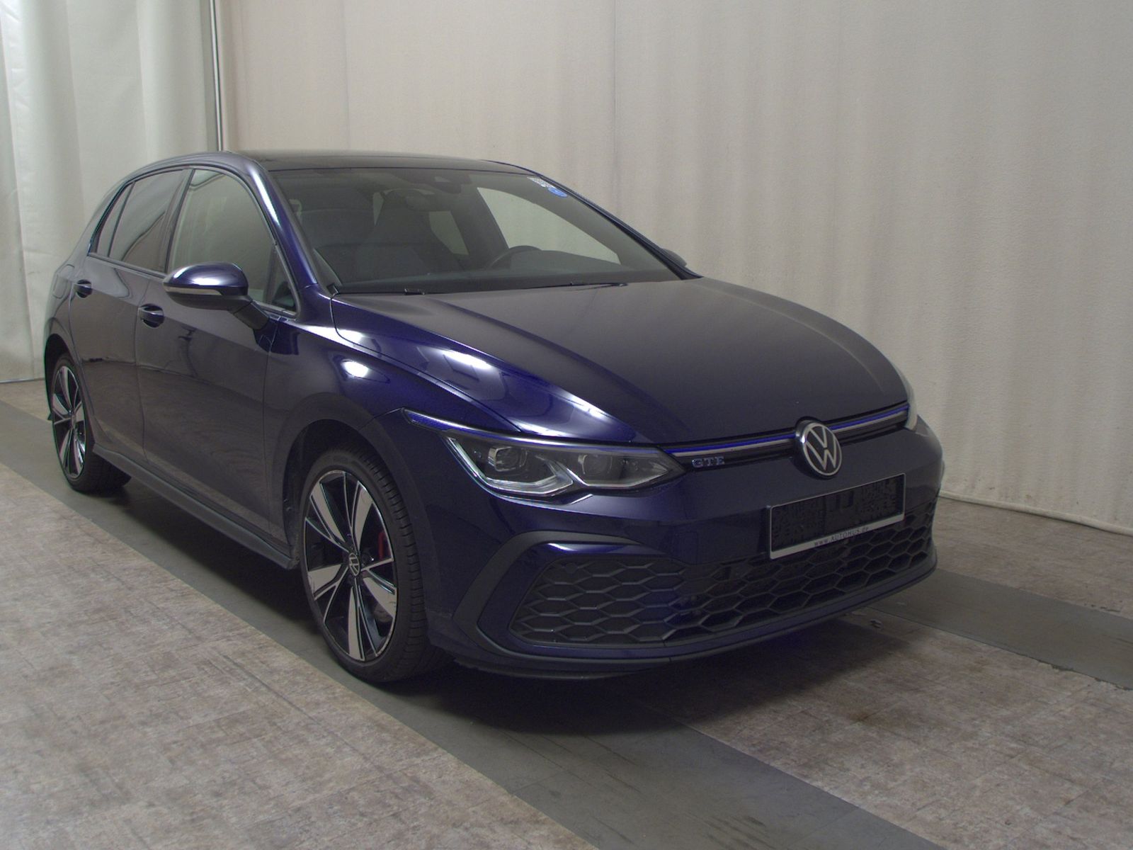 Volkswagen Golf-8 GTE 1.4 TSI Navi Matrix DC Pano Leder imagem 3