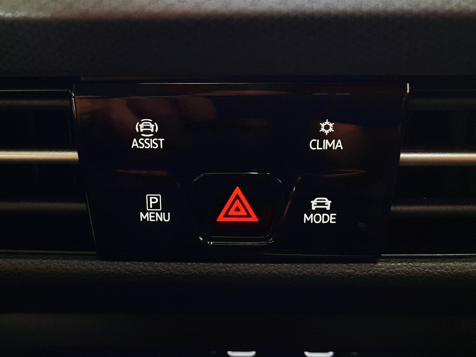 Fahrzeugabbildung Volkswagen Golf Active TDI DSG *AHK*Panodach*Navi*Cam*LED*