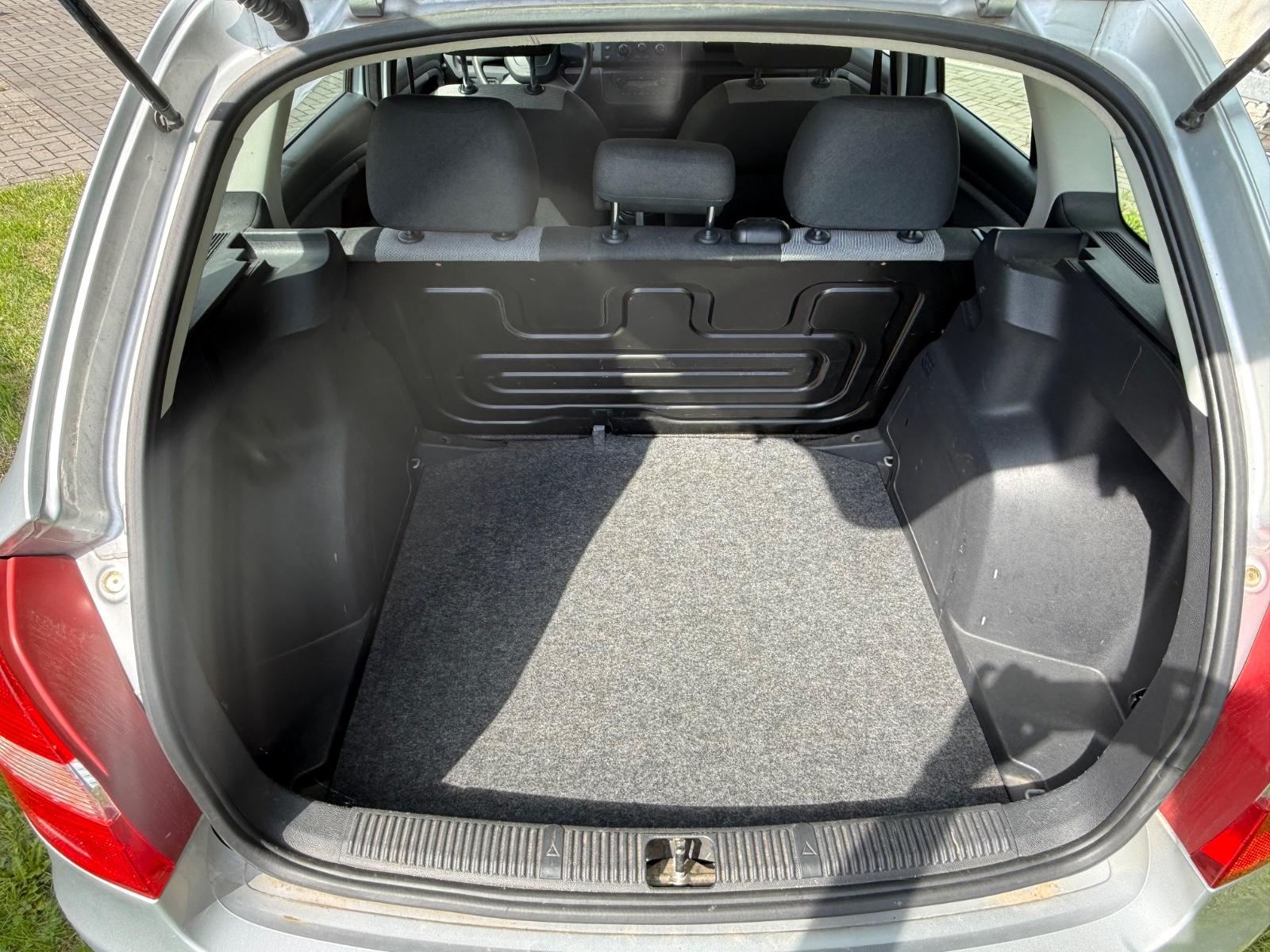 Skoda Fabia 2010 — photo 9