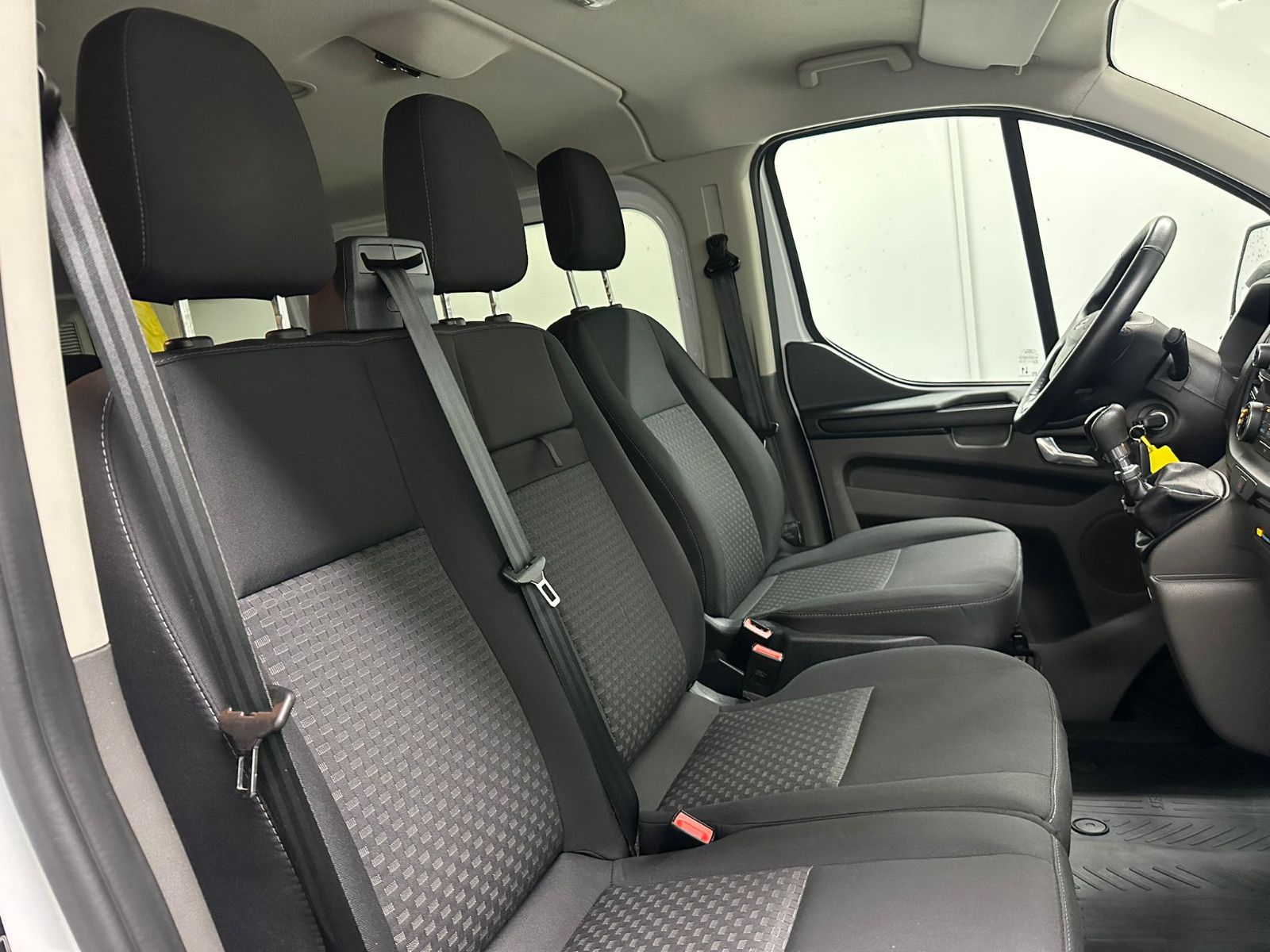 Fahrzeugabbildung Ford Transit Custom 320 L1H1 9-SITZE*2xKLIMA*TEMPO*ZH