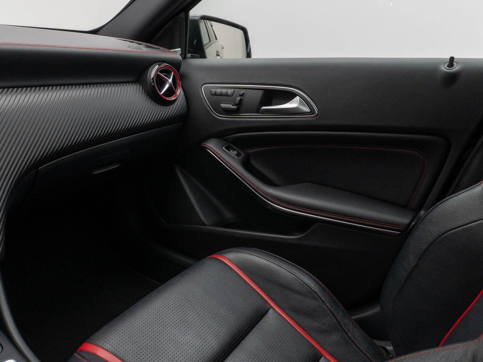 Fahrzeugabbildung Mercedes-Benz A 45 AMG Performance 4Matic Aero H/K Kamera Navi