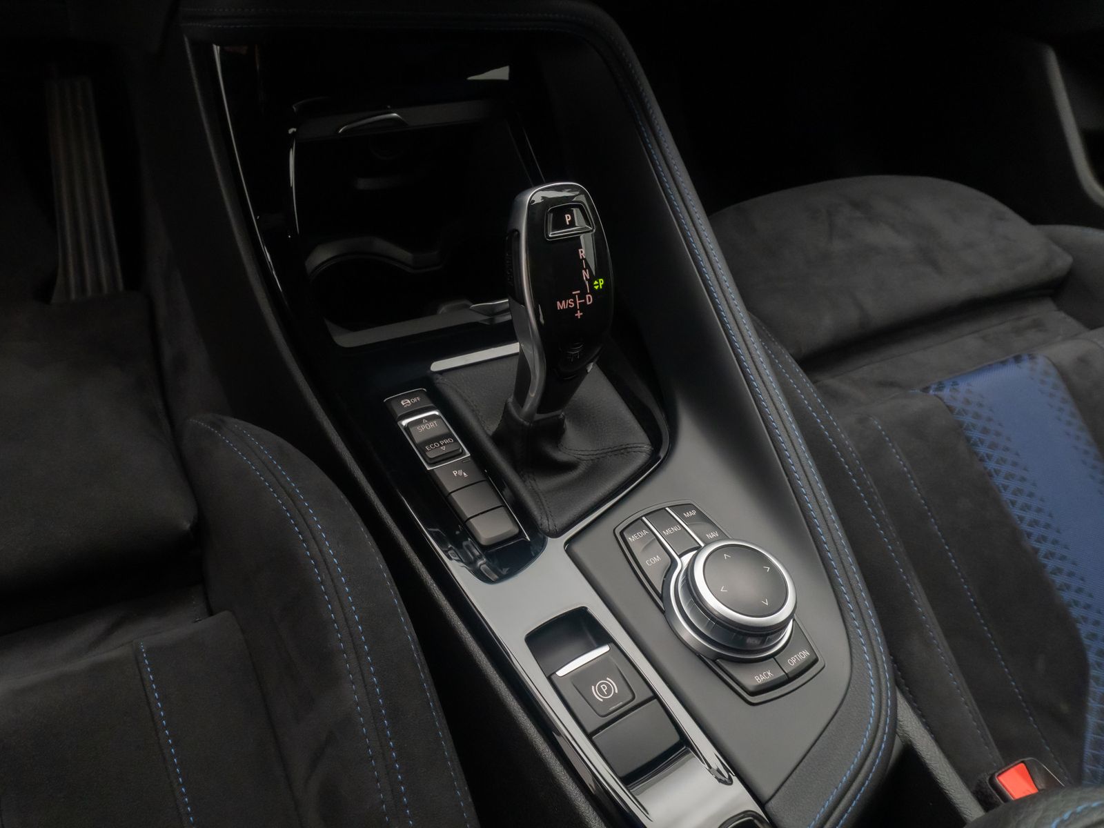 Fahrzeugabbildung BMW X2 sD18i M Sport AHK Kamera GeschwindiReg 19Zoll