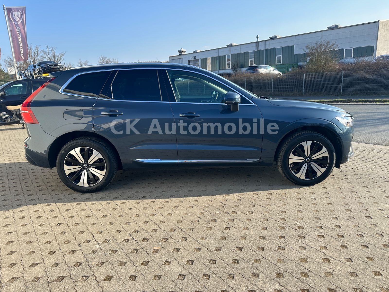 Fahrzeugabbildung Volvo XC60 T6 Plus Bright Recharge AWD/Navi/Pano/AHK