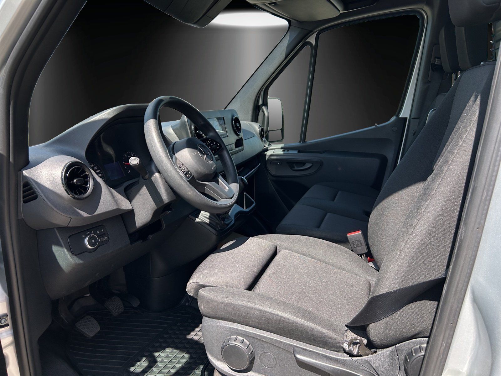 Fahrzeugabbildung Mercedes-Benz Sprinter 317CDI KastenHoch MBUX Navi 360°EDW SHZ
