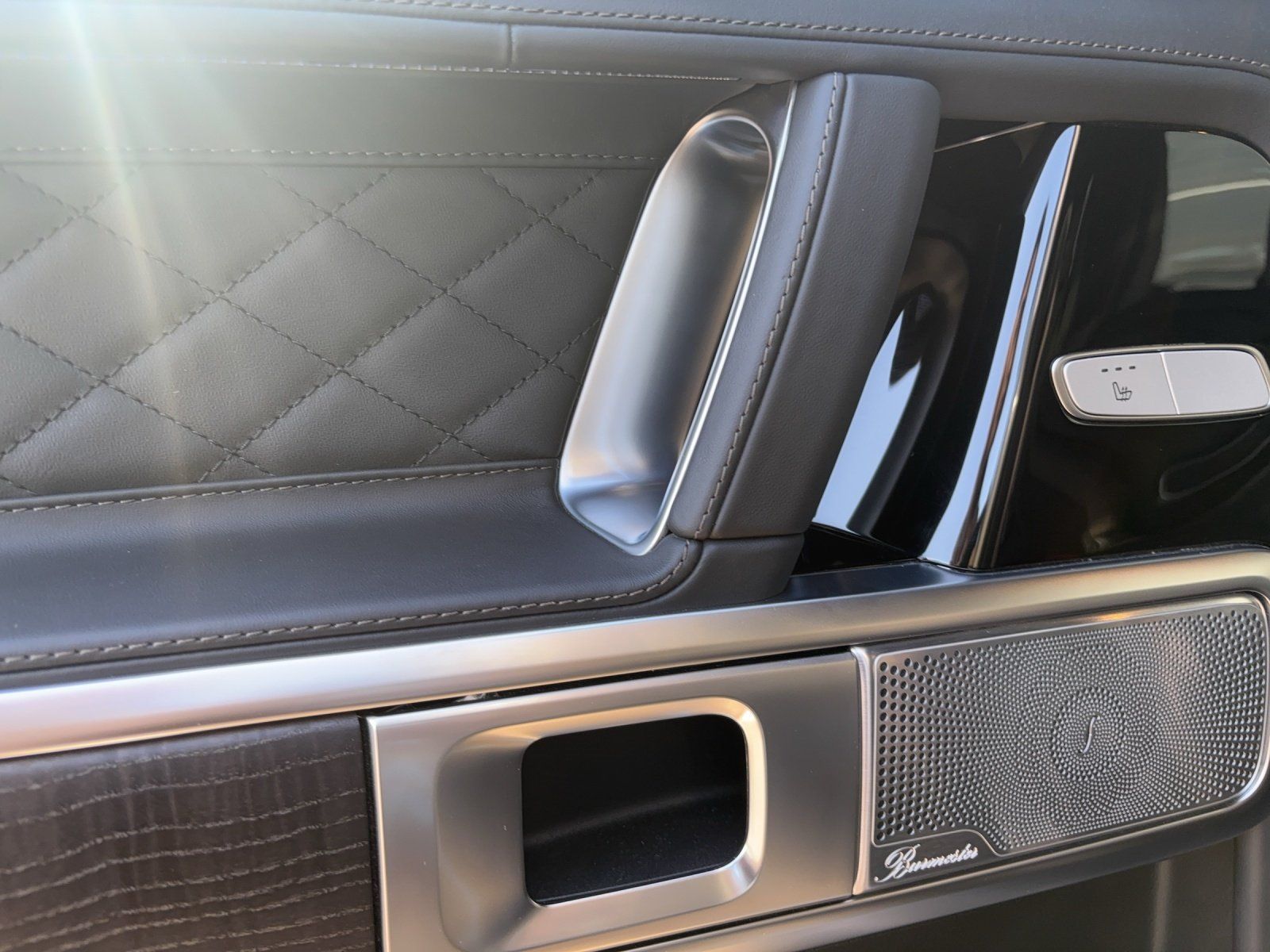 Fahrzeugabbildung Mercedes-Benz G450d Professlo SUPERIOR bicolour AHK Dachträger