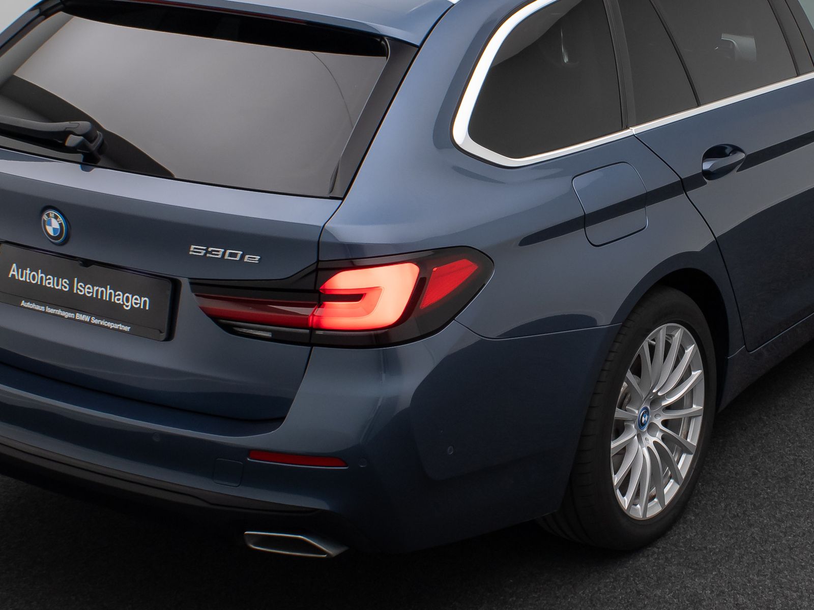 Fahrzeugabbildung BMW 530e Kamera DAB HiFi Sport Leder Komfort Alarm