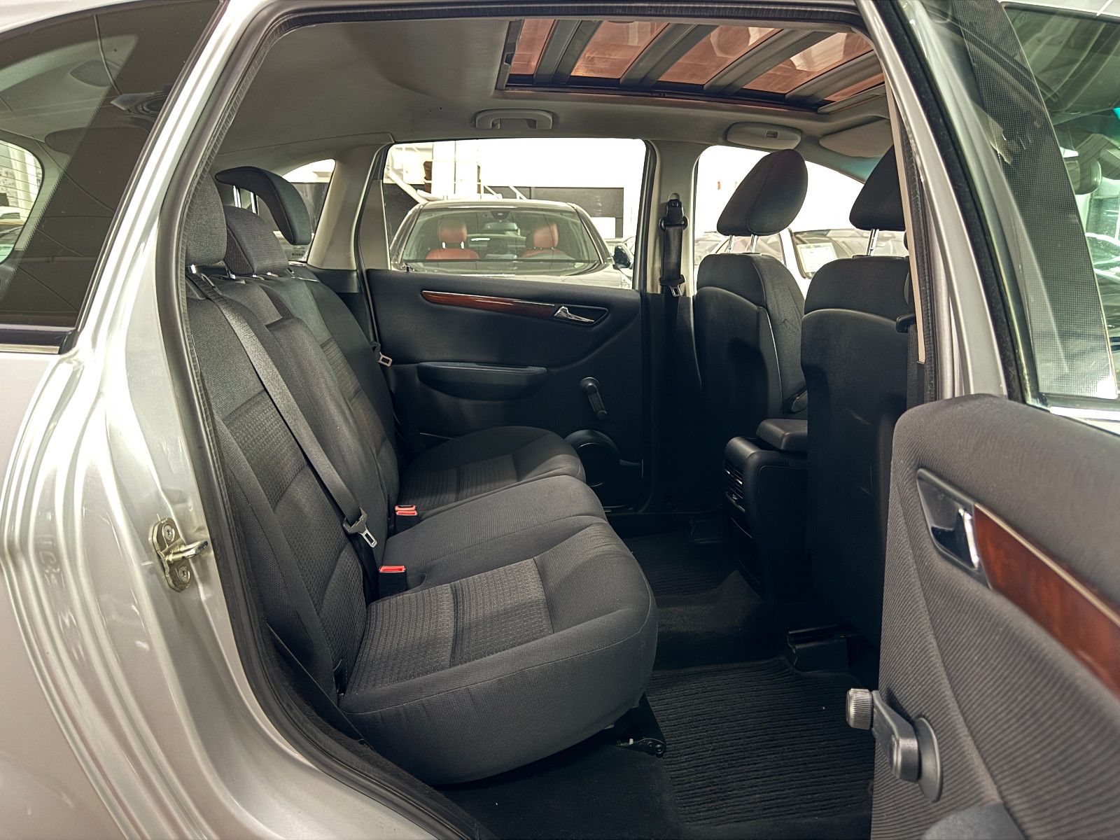 Fahrzeugabbildung Mercedes-Benz B 180 CDI AUTOMATIK TEMPOMAT KLIMA PANORAMA